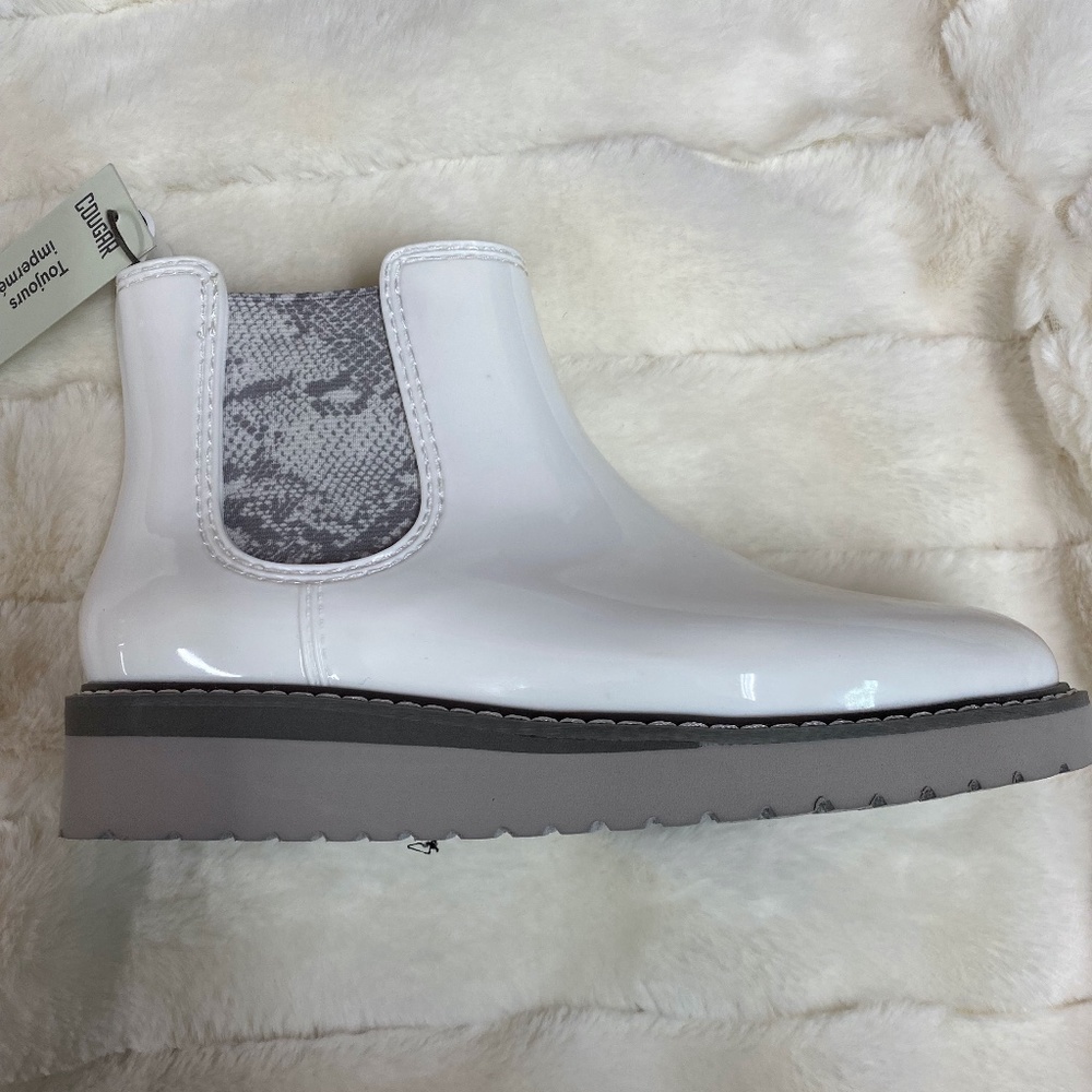 NWT Cougar Kensington White/Snake